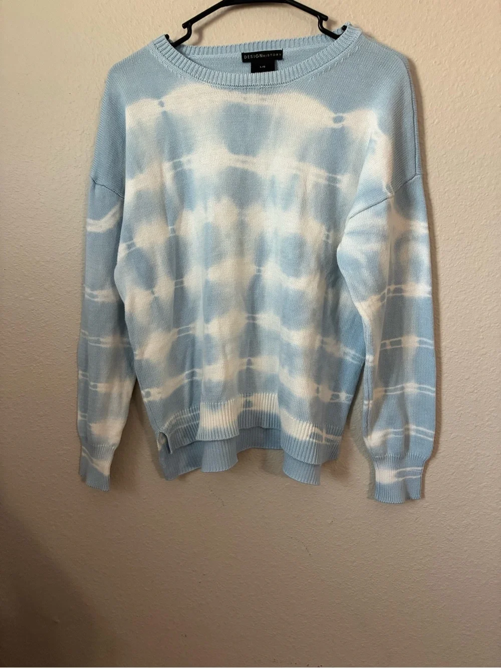 Design History Light Blue and White Tie-Dye Crewneck Sweater - women